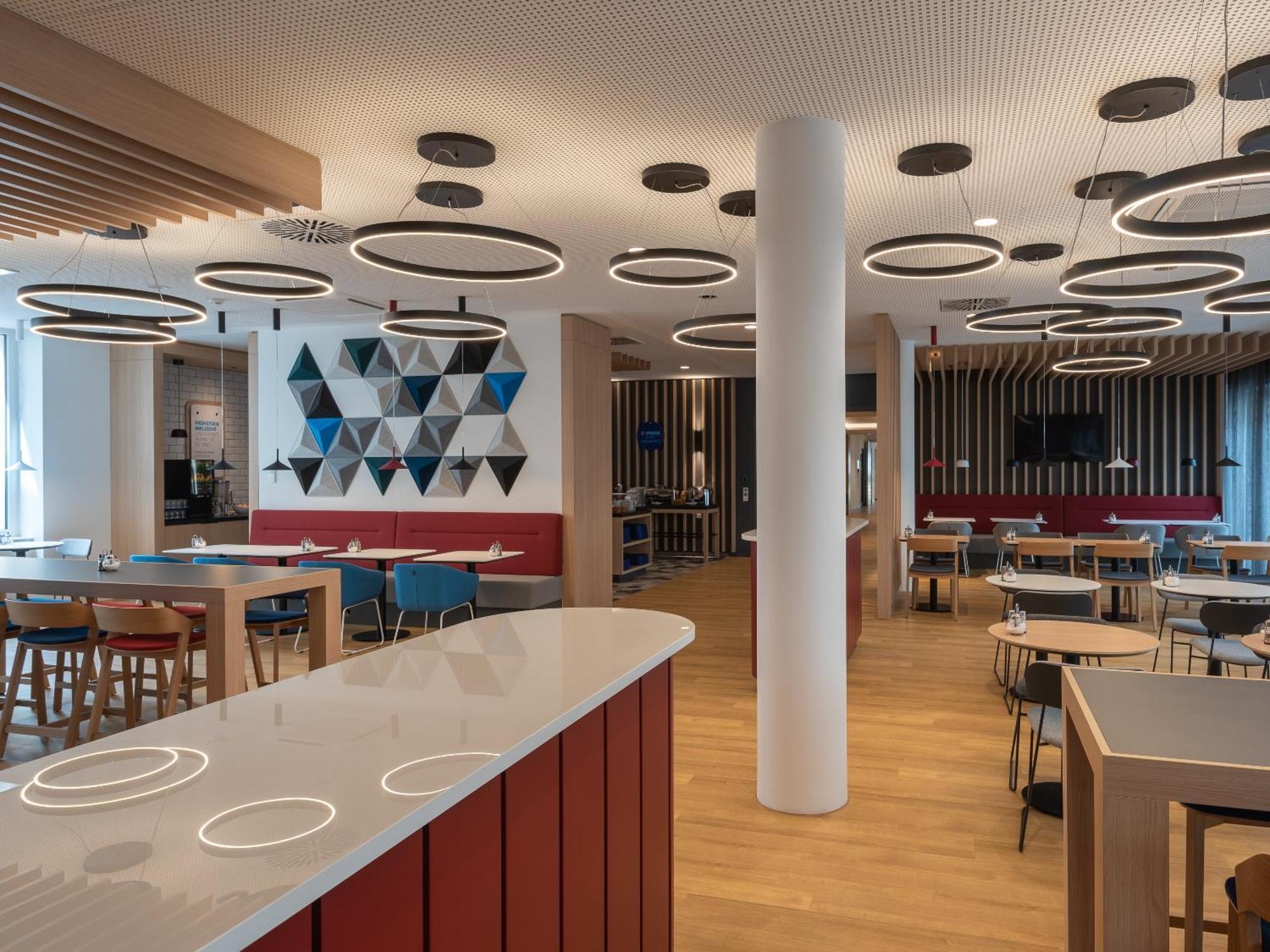 Holiday Inn Express Heilbronn By Ihg エクステリア 写真